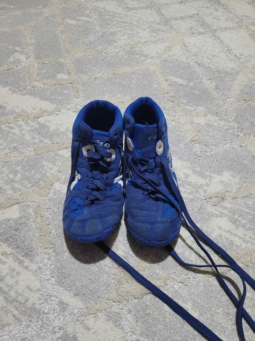 Продам борцовки  .