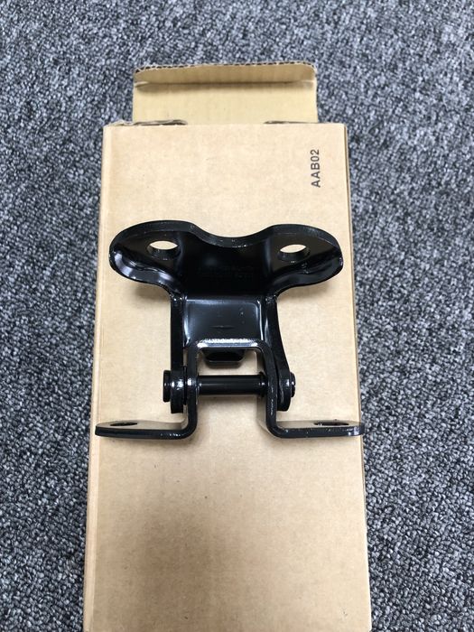 Петля верхняя правой задней двери Камри 40 45, 50 55