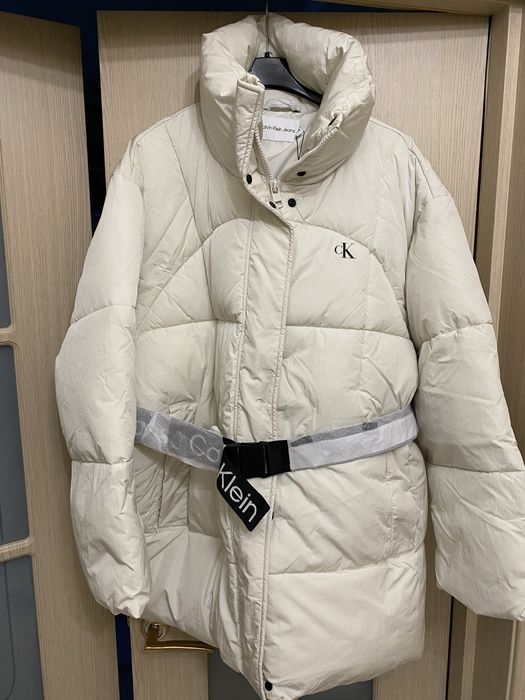 Продам новую женскую куртку Calvin Klein