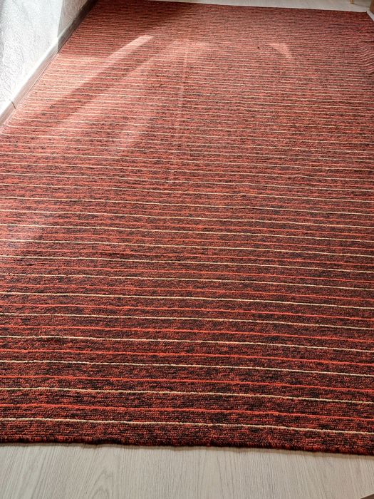 Продается палас. В хорошем состоянии