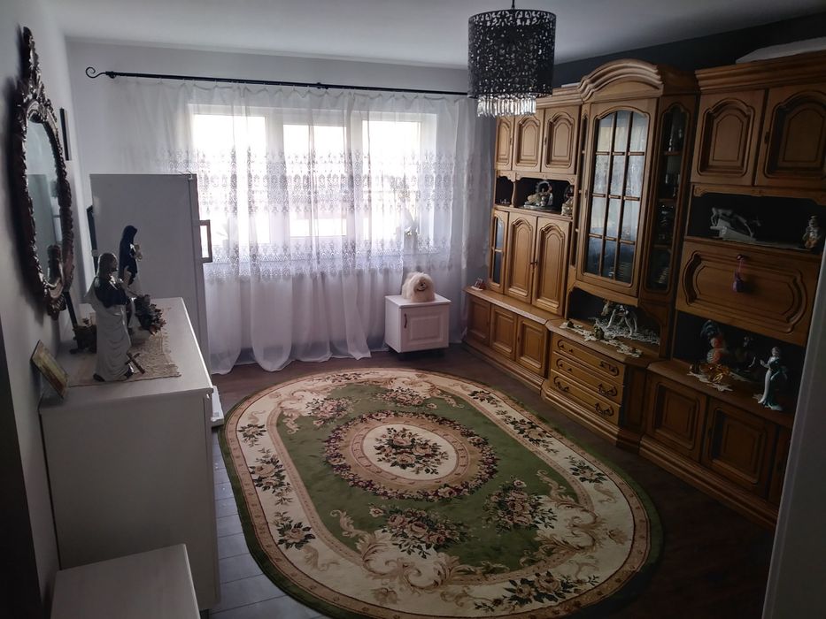 Vând apartament cu 3 camere