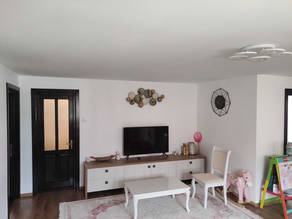 De vânzare apartament 3 camere/96 mp utili + loc de parcare +boxà