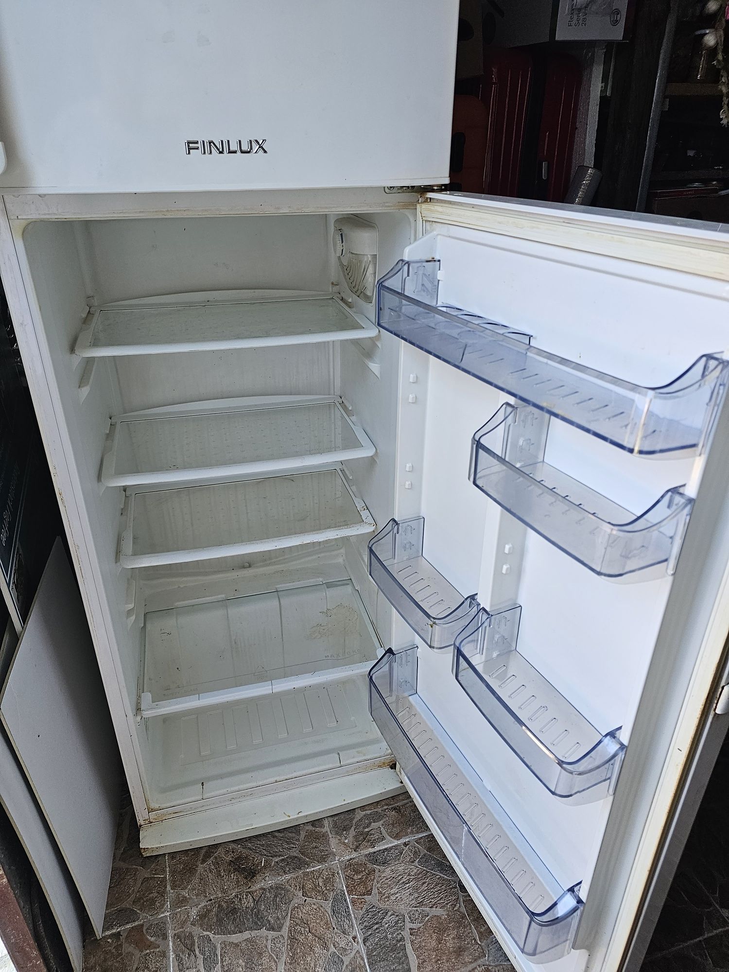 Хладилник Finlux с горна камера