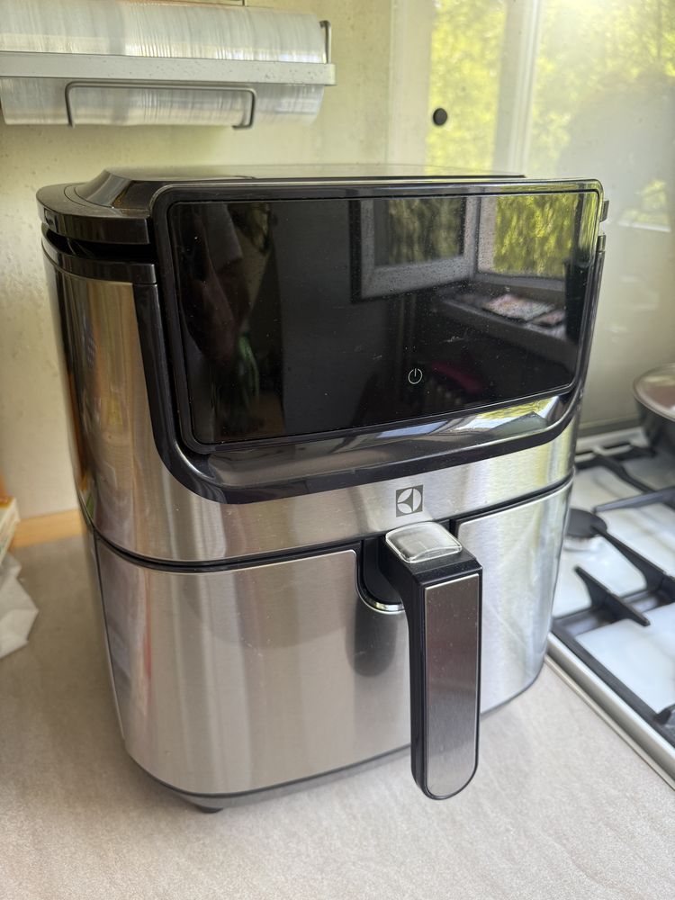 Friteuza fara ulei Electrolux Air Fryer model E6AG1-6ST, 1800w, 5.4L
