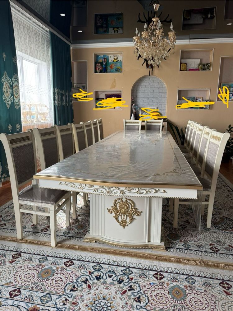 Стол и стулья для кухни и для гостиной