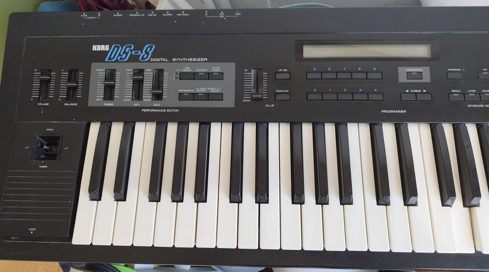 Синтезатор KORG DS8
