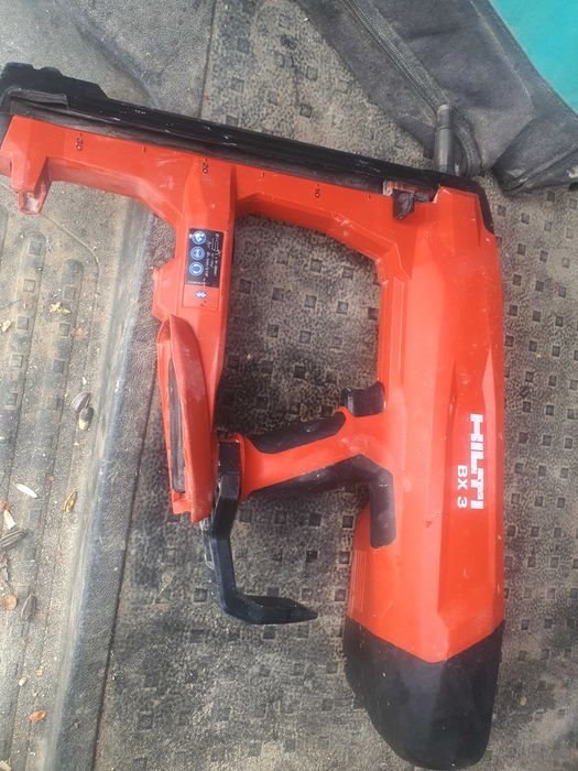 Vând pistol bx3 hilti