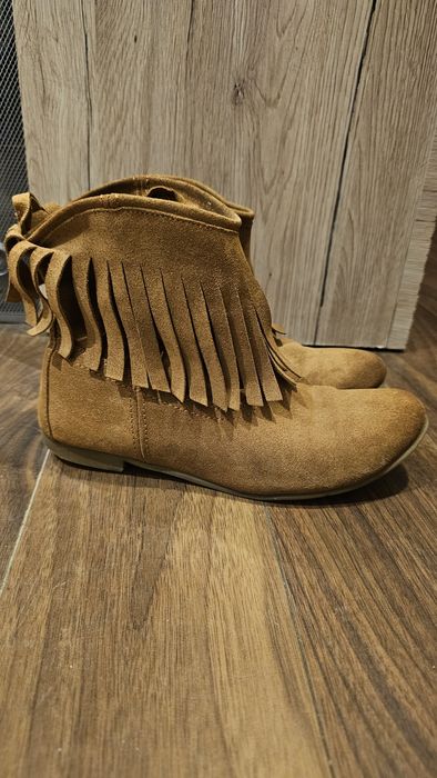 Botine de piele intoarsa