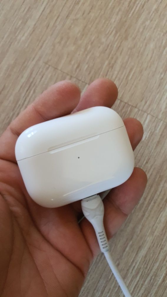 Продам кейс airpods pro оригинал