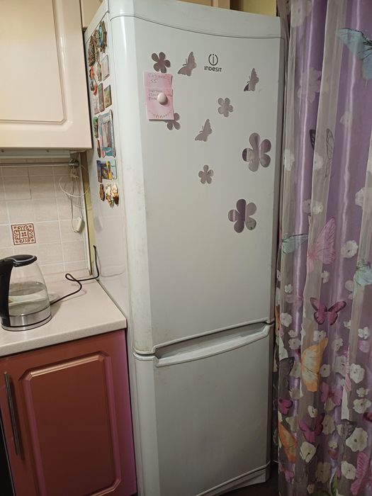 Отдам бесплатно холодильник.