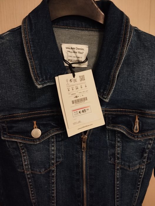Vând salopetă de blugi, de la Pull&Bear 150 lei