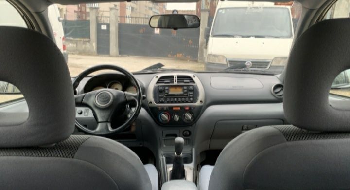 Dezmembrez Toyota Rav 4