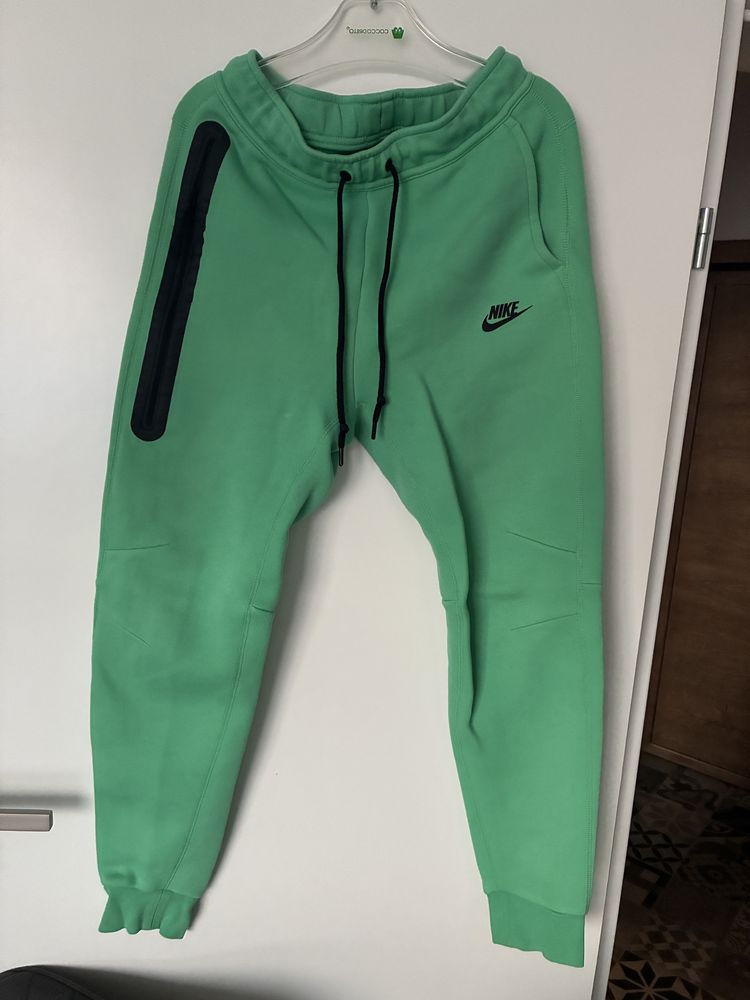 Комплект анцунг Nike Tech Fleece