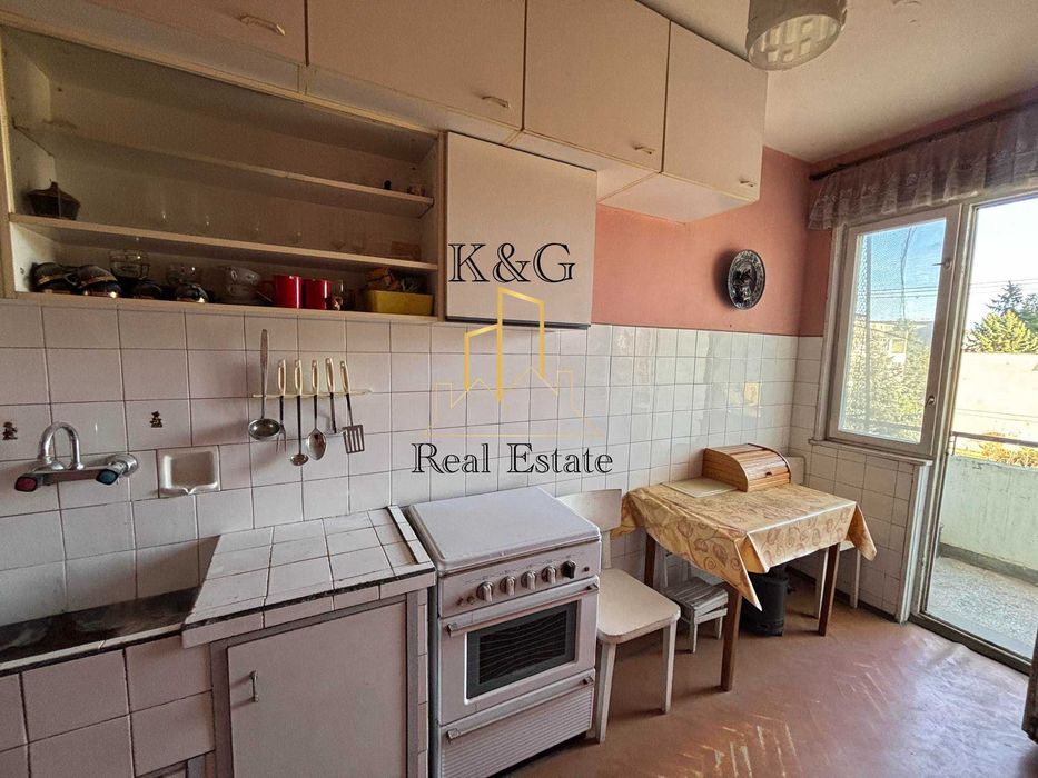 Тристаен тухлен апартамент - център !