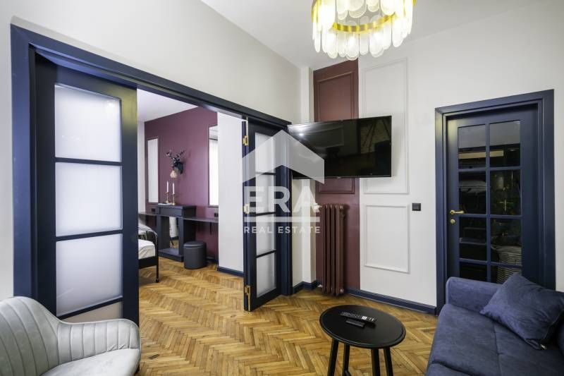 Продава се Двустаен апартамент в София, Център - 55 кв.м за 5453 €/кв.м - Снимка #2