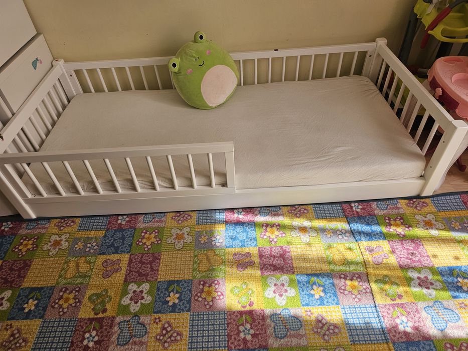 Pătuț copii la nivelul solului