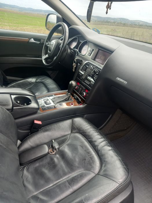 Vând Audi q7 la  5600 euro
