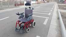 Cărucior electric pentru vârstnici sau persoane cu dizabilități