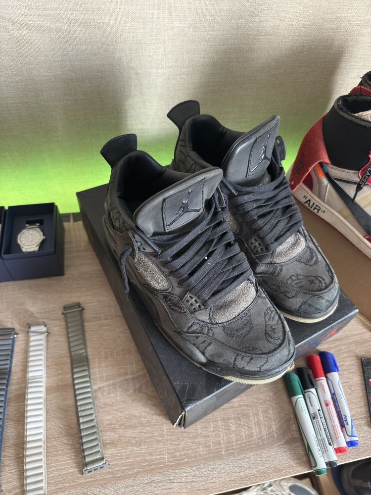 Air Jordan 4 kaws