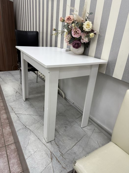 Классический белый стол