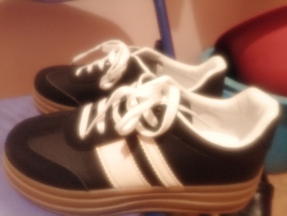 Кроссовки жён. 40р