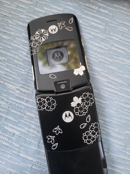 Motorola razr v3 functional . Samsung s 10 + defect !!