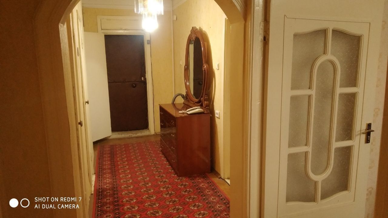 Продам свою двухкомнатную квартиру, в центре города.