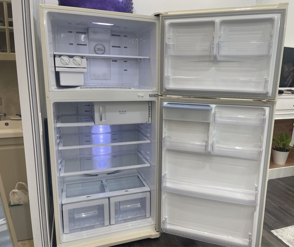 Продается холодильник в идеальном состоянии Samsung