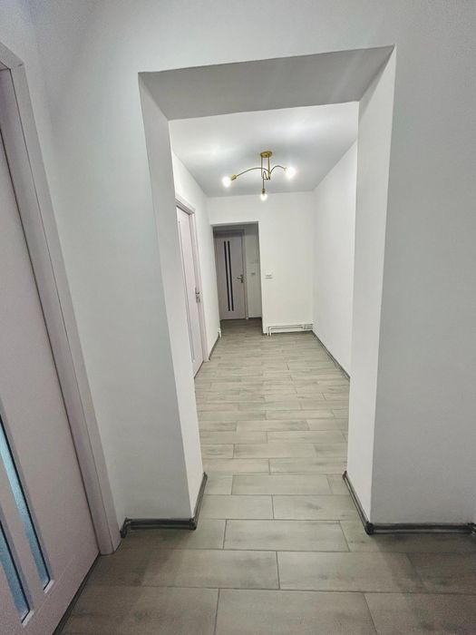 Apartament 3 camere, central, complet renovat, loc de parcare