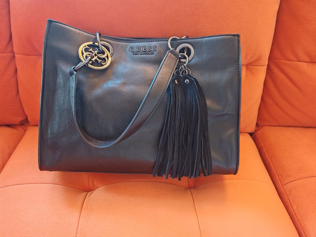 Луксозна дамска чанта Guess