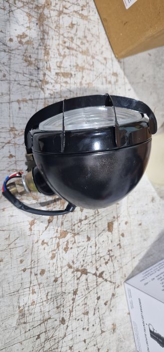 Proiector far tractor utilaje agricole pret 115 lei bucata se poate tr