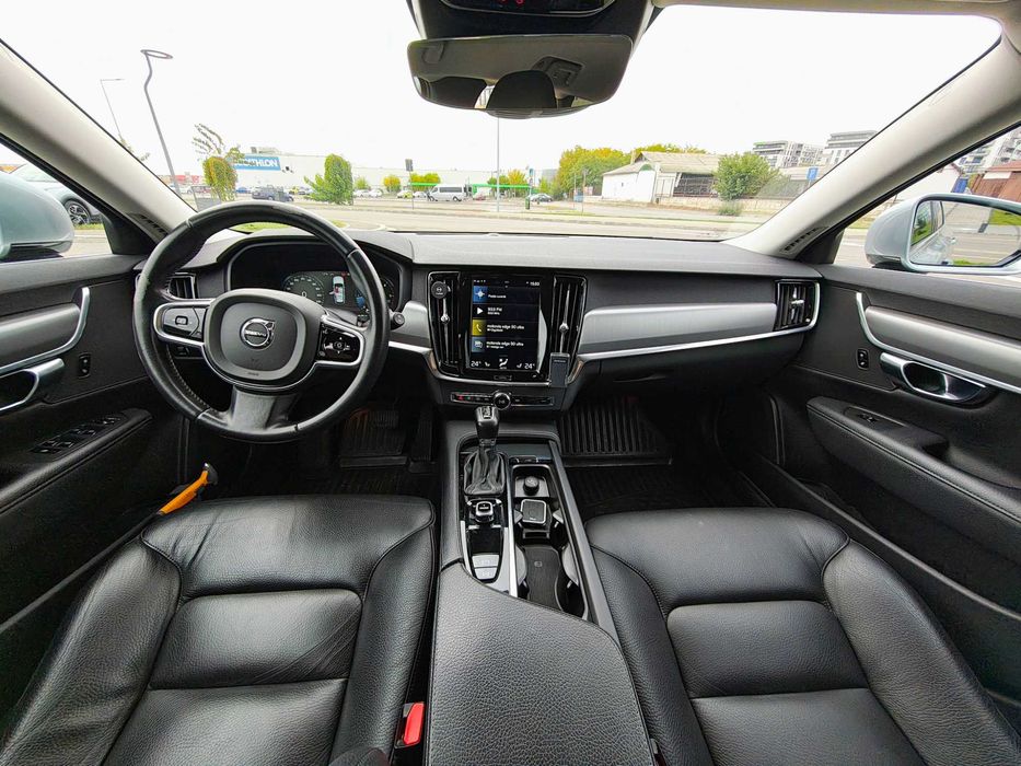 Volvo V90 D4 Momentum