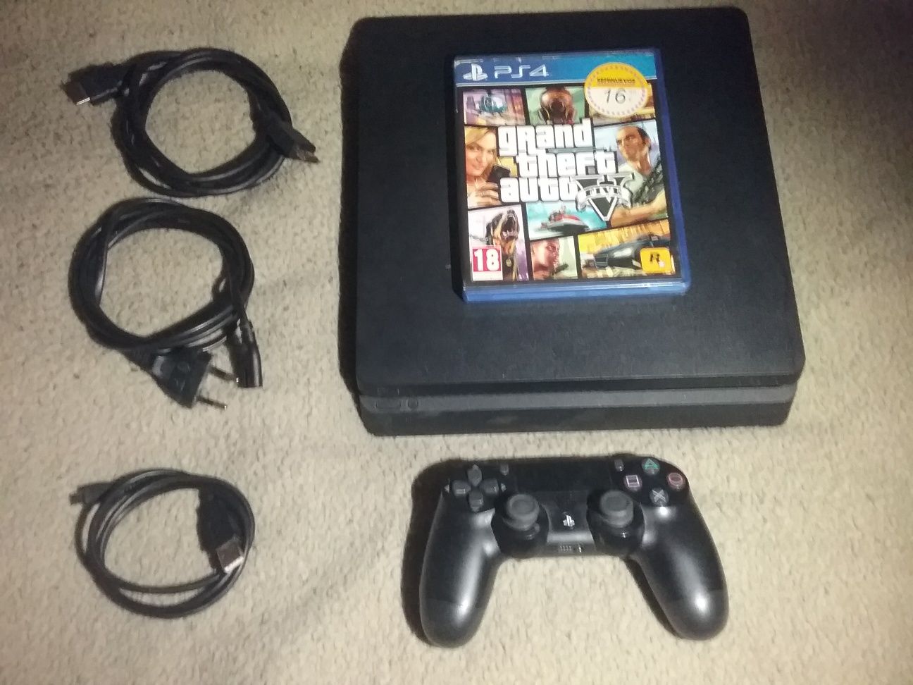 PS 3 si PS4 SLIM DE 500 de GIGA cu 3 jocuri GTA5 FIFA16,W2k16 PS4 PRO