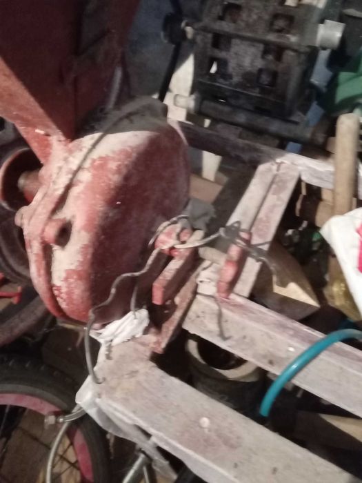 Moară măcinat porumb în stare foarte bună