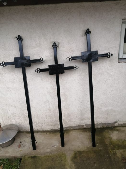 Cruce funerară metalică