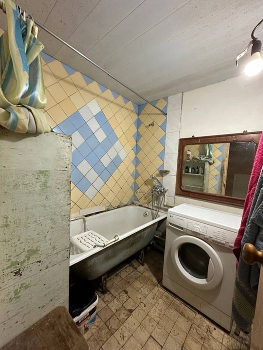 СРОЧНО Продается 5 комнатная  квартира, Массив куйлюк-5