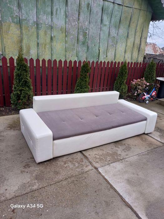 Canapea extenisibila,140/200.Extensibila are 140,are inclus si 2perne