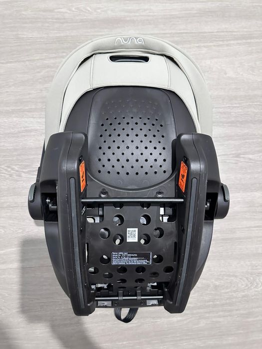 Sistem complet Nuna ARRA Next + TODL + bază Isofix – stare foarte bună