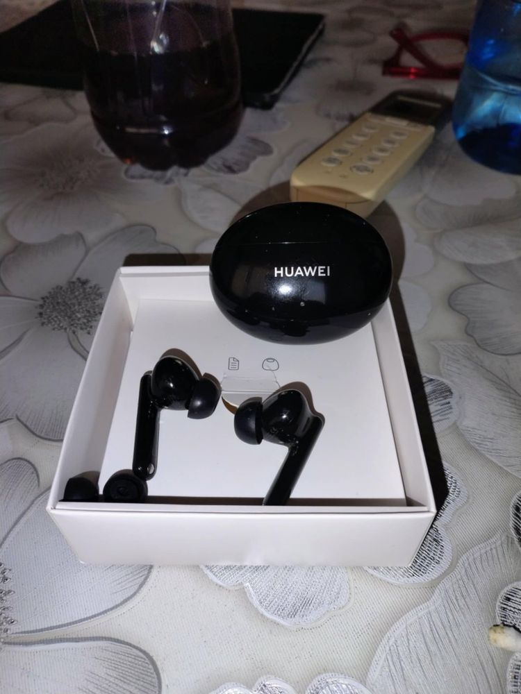 Продавам слушалки Huawei Freebuds 4i