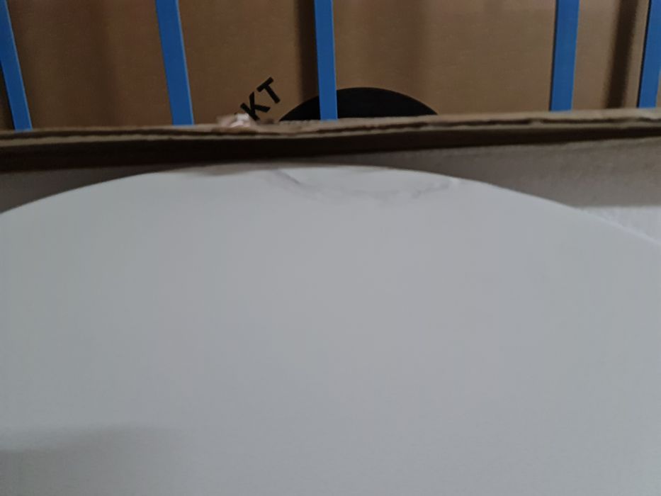 Masa din MDF cu picioare de lemn