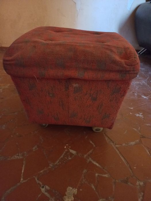 Yumshoq stul taburetka