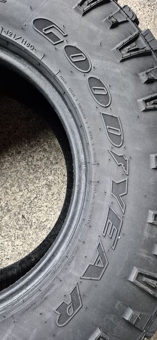 4 anvelope iarna ca si noi Goodyear 315/70/17.Pretul este pe bucata