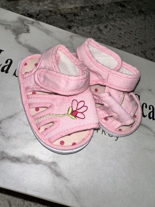 Продам детскую обувь на девочку