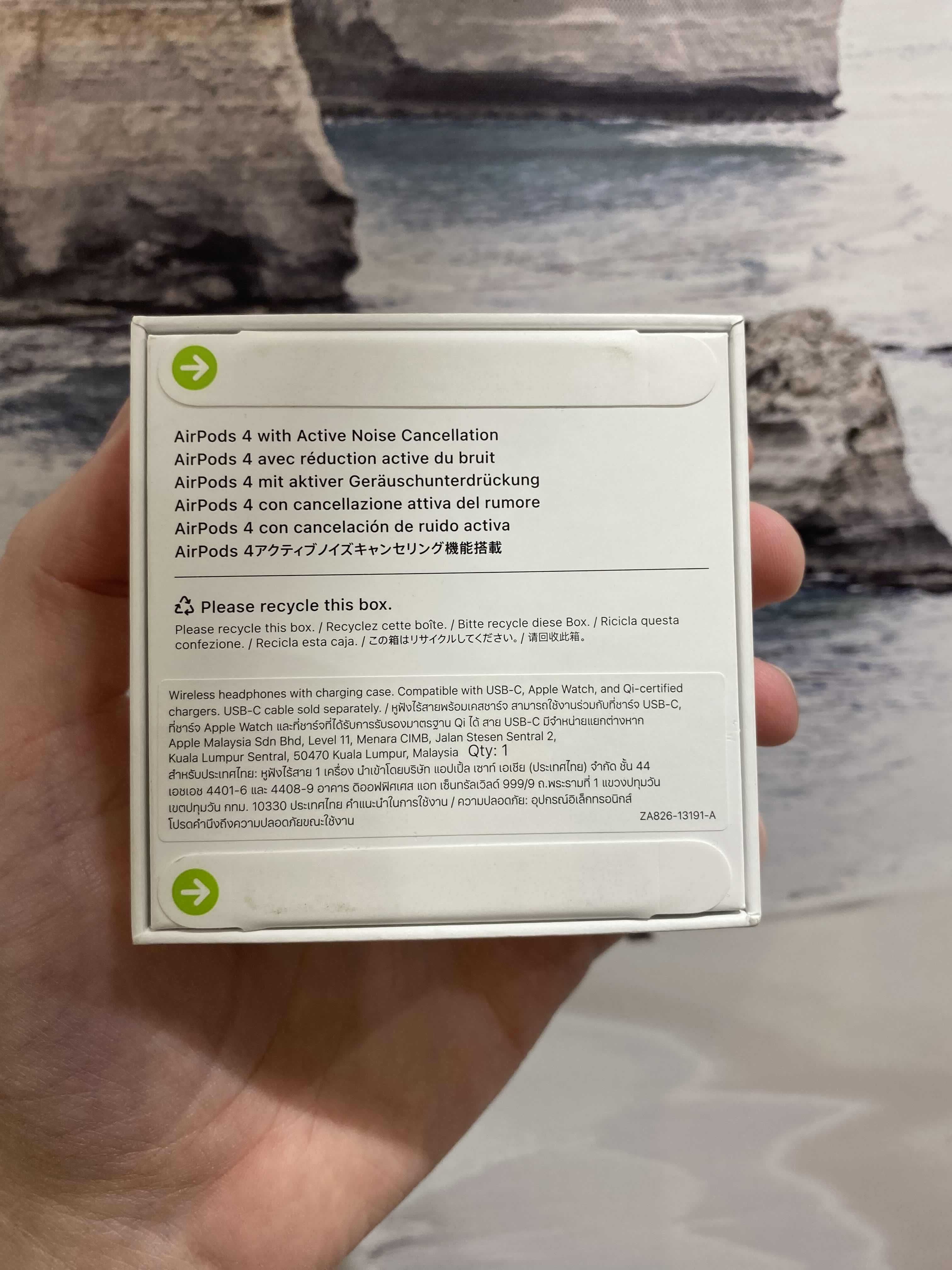 Слушалки Apple Airpods Gen 4 с Active Noise Cancellation (ANC)