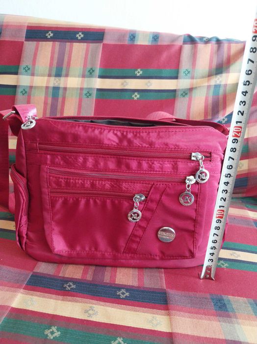 Червена дамска чанта за рамо