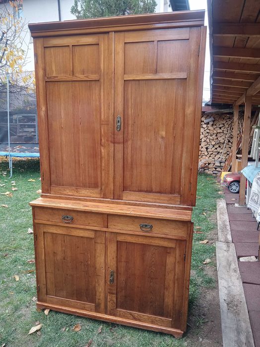 Шкаф от две части