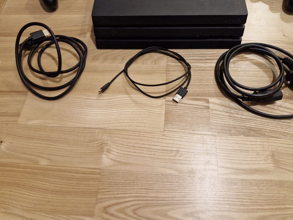 Play Station 4 Pro 1TB