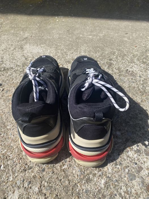 Vând încălțăminte sport Balenciaga