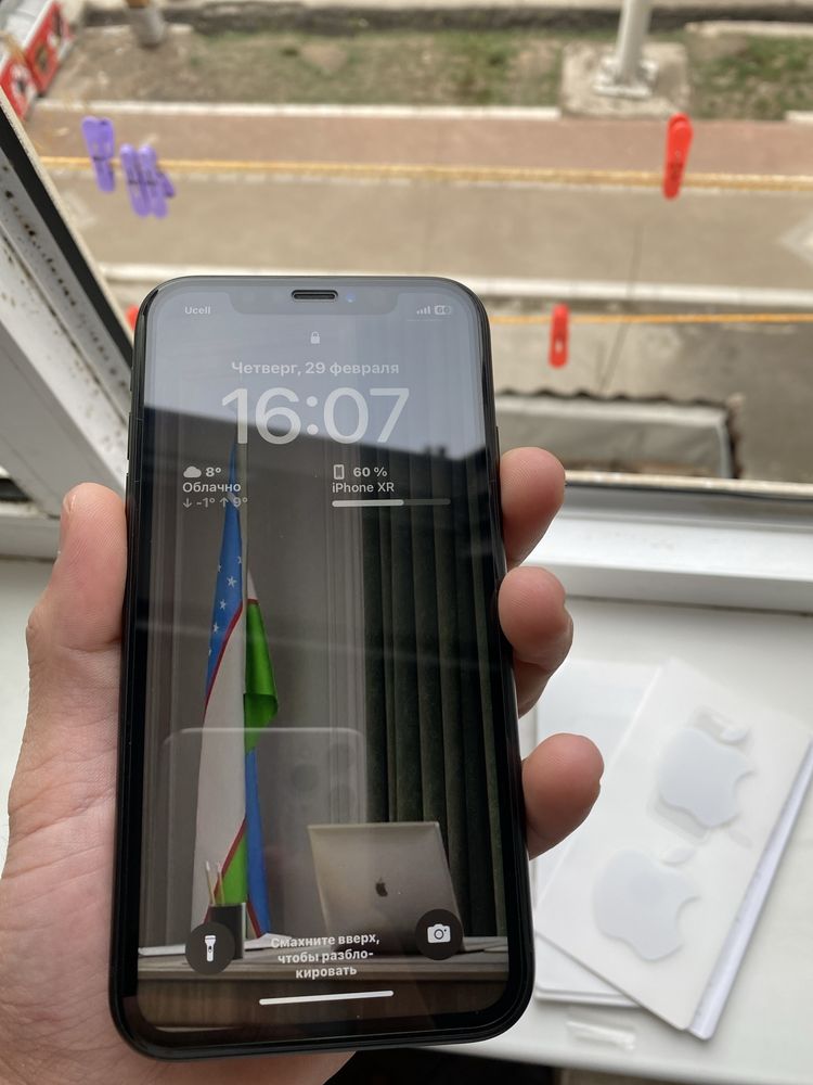 Iphone xr 64 gb.