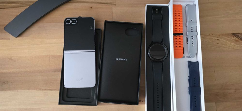 Pachet Samsung: Galaxy Z Flip 6 (256GB) + Watch 4 Classic (46mm)